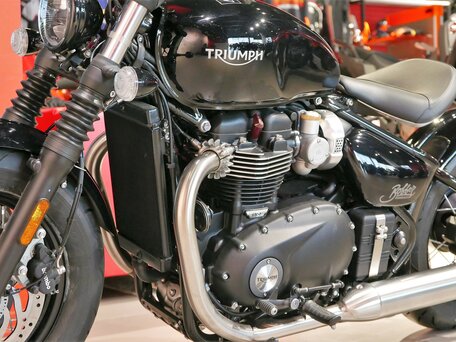2025 Triumph Bonneville Bobber, чёрный, 2200000 рублей, вид 5