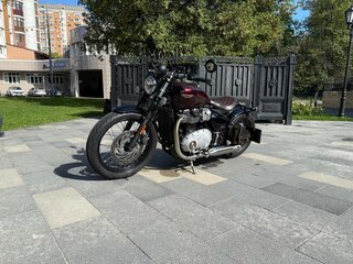 2019 Triumph Bonneville Bobber, пурпурный, 1600000 рублей, вид 2
