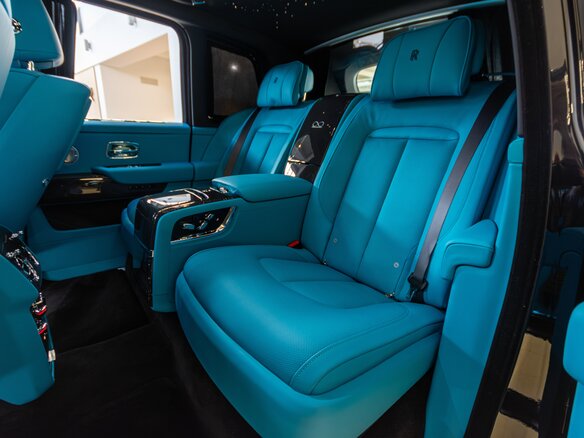 2025 Rolls-Royce Cullinan Black Badge I Рестайлинг (Series II), чёрный, 66500000 рублей - вид 13