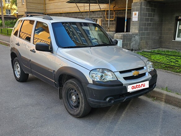 2020 Chevrolet Niva I Рестайлинг, серебристый, 520000 рублей - вид 2