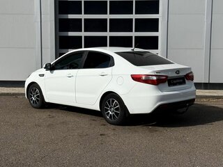 2015 Kia Rio III Рестайлинг, белый, 740000 рублей, вид 3