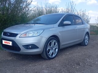 2010 Ford Focus II Рестайлинг, серебристый, 780000 рублей, вид 2