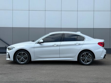 2022 BMW 1 серии 120i III (F52) Рестайлинг, белый, 2430000 рублей, вид 5