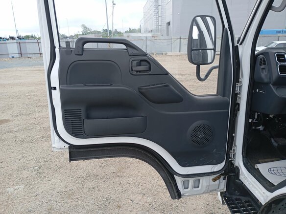 2025 Isuzu Elf (N-series), белый, 3600000 рублей - вид 9
