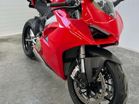 2018 Ducati Panigale V4, красный, 1339000 рублей, вид 2
