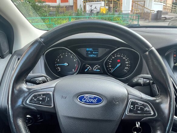 2017 Ford Focus III Рестайлинг, серый, 1100000 рублей - вид 6