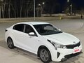 2021 Kia Rio IV Рестайлинг, белый, 1655000 рублей - вид 2