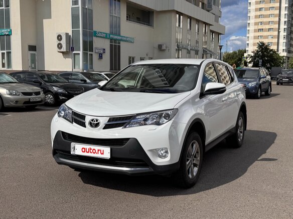 2015 Toyota RAV4 IV (XA40), белый, 1985000 рублей