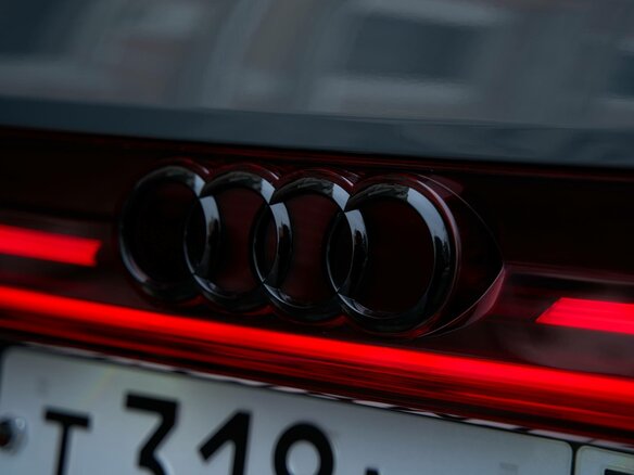 2024 Audi Q6 50 TFSI, серый, 7210000 рублей - вид 19