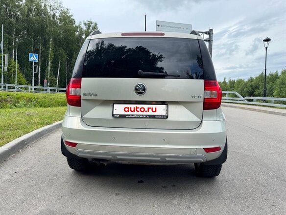 2015 Skoda Yeti I Рестайлинг, серебристый, 1050000 рублей - вид 5