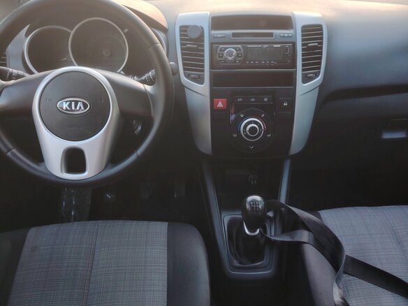 2012 Kia Venga 5-speed I, серебристый, 700000 рублей - вид 8