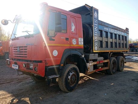 2022 Sinotruk Howo ZZ3327, красный, 2896200 рублей, вид 1