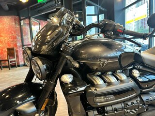 2024 Triumph Rocket 3, чёрный, 3600000 рублей, вид 3