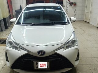 2017 Toyota Vitz III (XP130) Рестайлинг 2, белый, 949000 рублей, вид 2