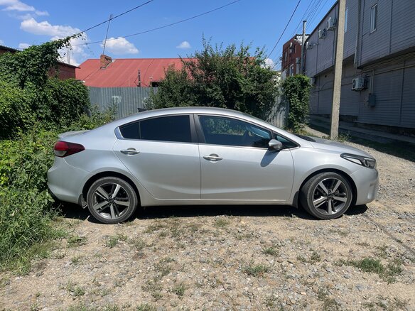 2018 Kia Cerato III Рестайлинг (Classic), серебристый, 1850000 рублей - вид 3