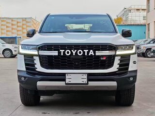 2022 Toyota Land Cruiser 300 Series, белый, 11548000 рублей, вид 1