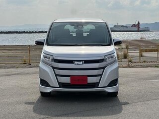 2020 Toyota Noah III (R80) Рестайлинг, серебристый, 1916000 рублей, вид 3