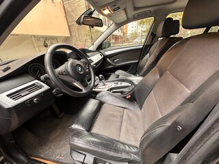 2008 BMW 5 серии 520i V (E60/E61) Рестайлинг, чёрный, 730000 рублей, вид 5