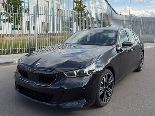 2025 BMW 5 серии 530i xDrive VIII (G60/G61/G68), чёрный, 7100000 рублей, вид 1