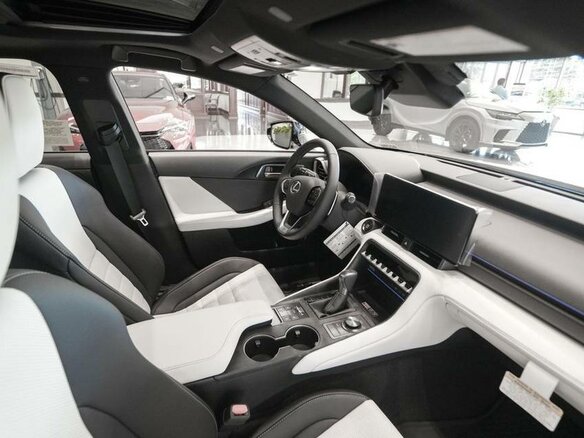 2026 Lexus IS 350 III Рестайлинг 3, белый, 11278914 рублей - вид 4