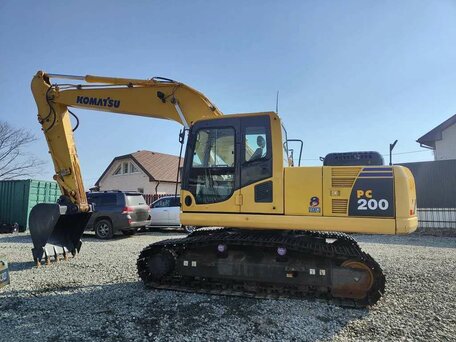 2019 Komatsu PC200-8, жёлтый, 9000000 рублей, вид 1