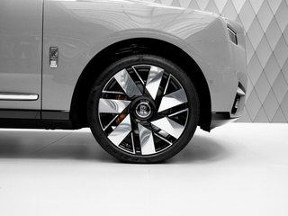 2026 Rolls-Royce Cullinan I Рестайлинг (Series II), чёрный, 64990000 рублей, вид 5