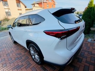 2025 Toyota Highlander IV (XU70), белый, 7500000 рублей, вид 3