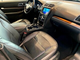2018 Ford Explorer V Рестайлинг 2, чёрный, 2950000 рублей, вид 4