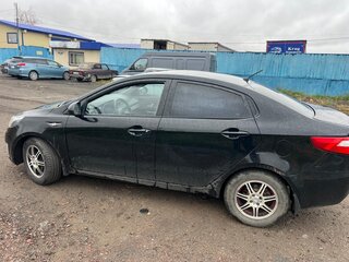 2014 Kia Rio 6-speed III, чёрный, 800000 рублей, вид 3