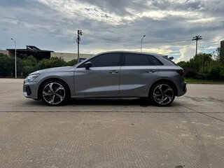 2023 Audi A3 Sportback 35 TFSI IV (8Y), серебристый, 1630000 рублей, вид 4