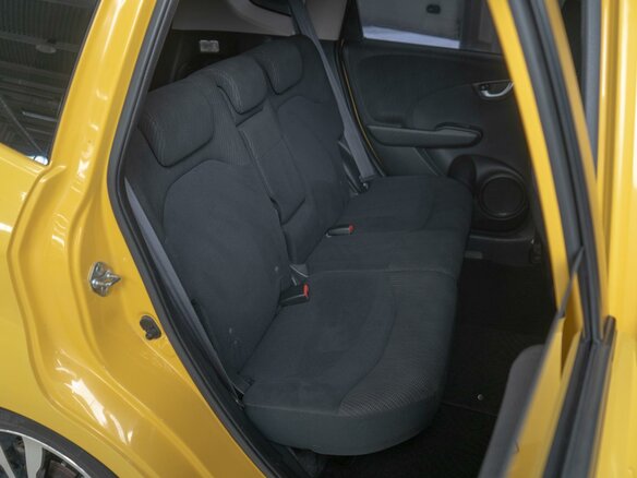 2012 Honda Fit Hybrid II, жёлтый, 1109000 рублей - вид 11