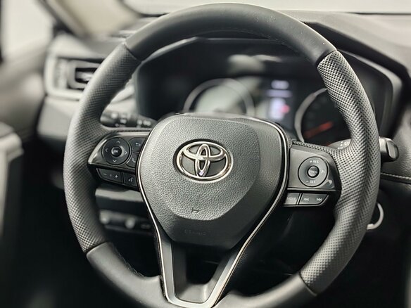 2021 Toyota RAV4 V (XA50), чёрный, 3245000 рублей - вид 20