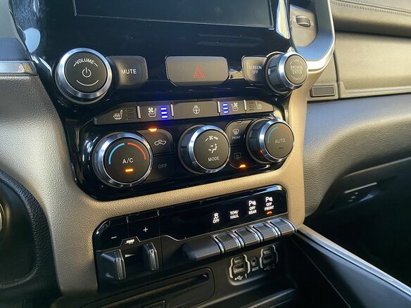 2018 Ram 1500 Crew Cab eTorque V, белый, 4599000 рублей - вид 22