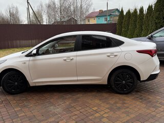 2021 Hyundai Solaris II Рестайлинг, белый, 1100000 рублей, вид 2