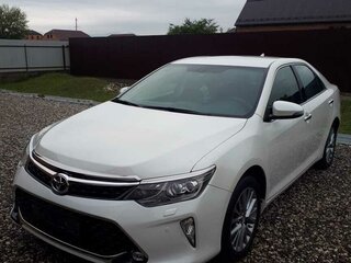 2017 Toyota Camry VII (XV50) Рестайлинг, белый, 2850000 рублей, вид 3