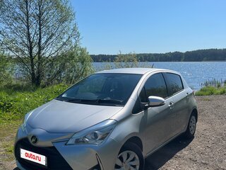 2019 Toyota Vitz III (XP130) Рестайлинг 2, серебристый, 850000 рублей, вид 1