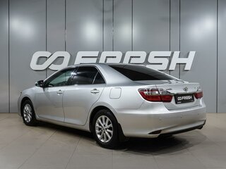 2015 Toyota Camry VII (XV50) Рестайлинг, серебристый, 1874000 рублей, вид 2