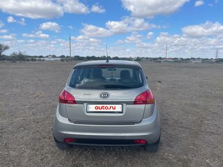 2012 Kia Venga 5-speed I, серебристый, 840000 рублей, вид 3