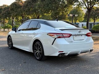 2023 Toyota Camry VIII (XV70) Рестайлинг, белый, 2600000 рублей, вид 4