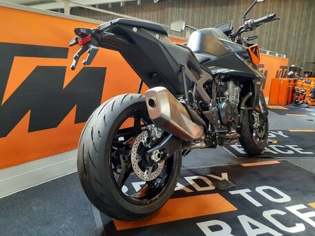 2024 KTM 990 Duke, чёрный, 1295000 рублей, вид 4