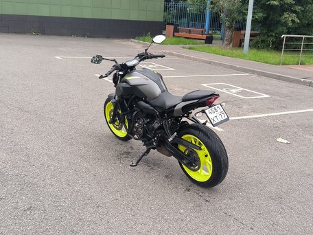 2018 Yamaha MT-07 (FZ-07), серый, 720000 рублей, вид 2