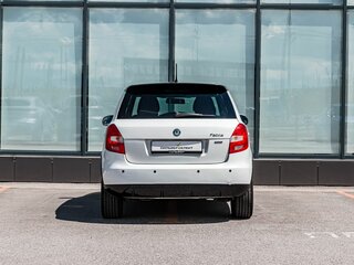 2013 Skoda Fabia II Рестайлинг, белый, 670000 рублей, вид 4