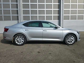 2023 Skoda Superb III Рестайлинг, серебристый, 2650000 рублей, вид 5