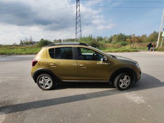 2017 Renault Sandero Stepway II, золотистый, 1169999 рублей, вид 3