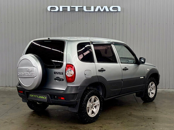 2014 Chevrolet Niva I Рестайлинг, серебристый, 627000 рублей - вид 4