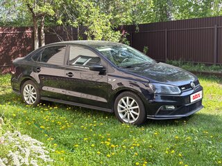 2017 Volkswagen Polo V Рестайлинг, чёрный, 1280000 рублей, вид 1