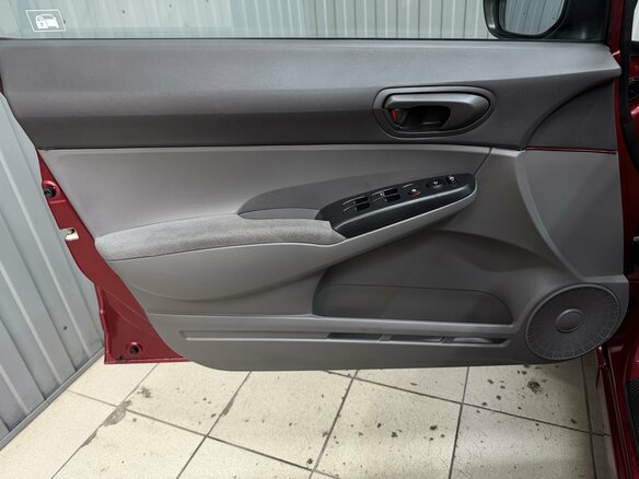 2006 Honda Civic VIII, красный - вид 10