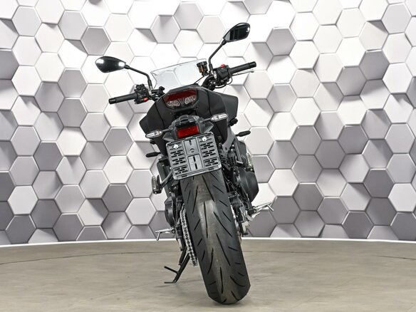 2024 Yamaha MT-09 (FZ-09), чёрный - вид 5