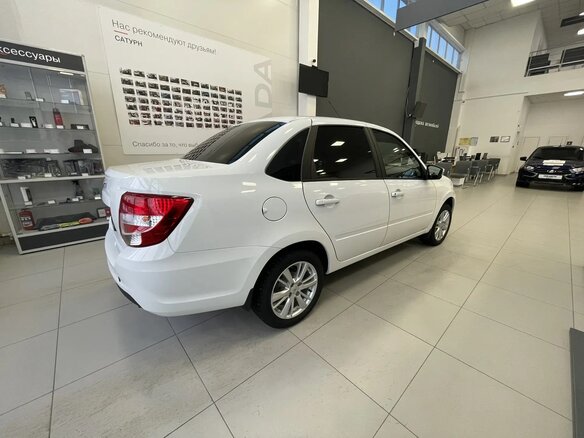 2026 Lada (ВАЗ) Granta I Рестайлинг, белый, 1218000 рублей - вид 1