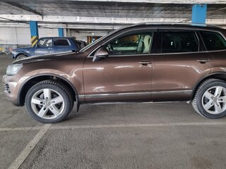 2013 Volkswagen Touareg II, коричневый, 2350000 рублей, вид 5